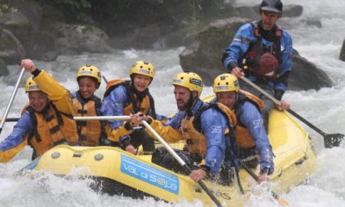 Welfare: il team di ConsulGroup fa rafting assieme