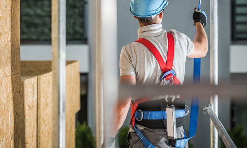 Uso delle attrezzature per lavori in quota: gli obblighi del datore di lavoro